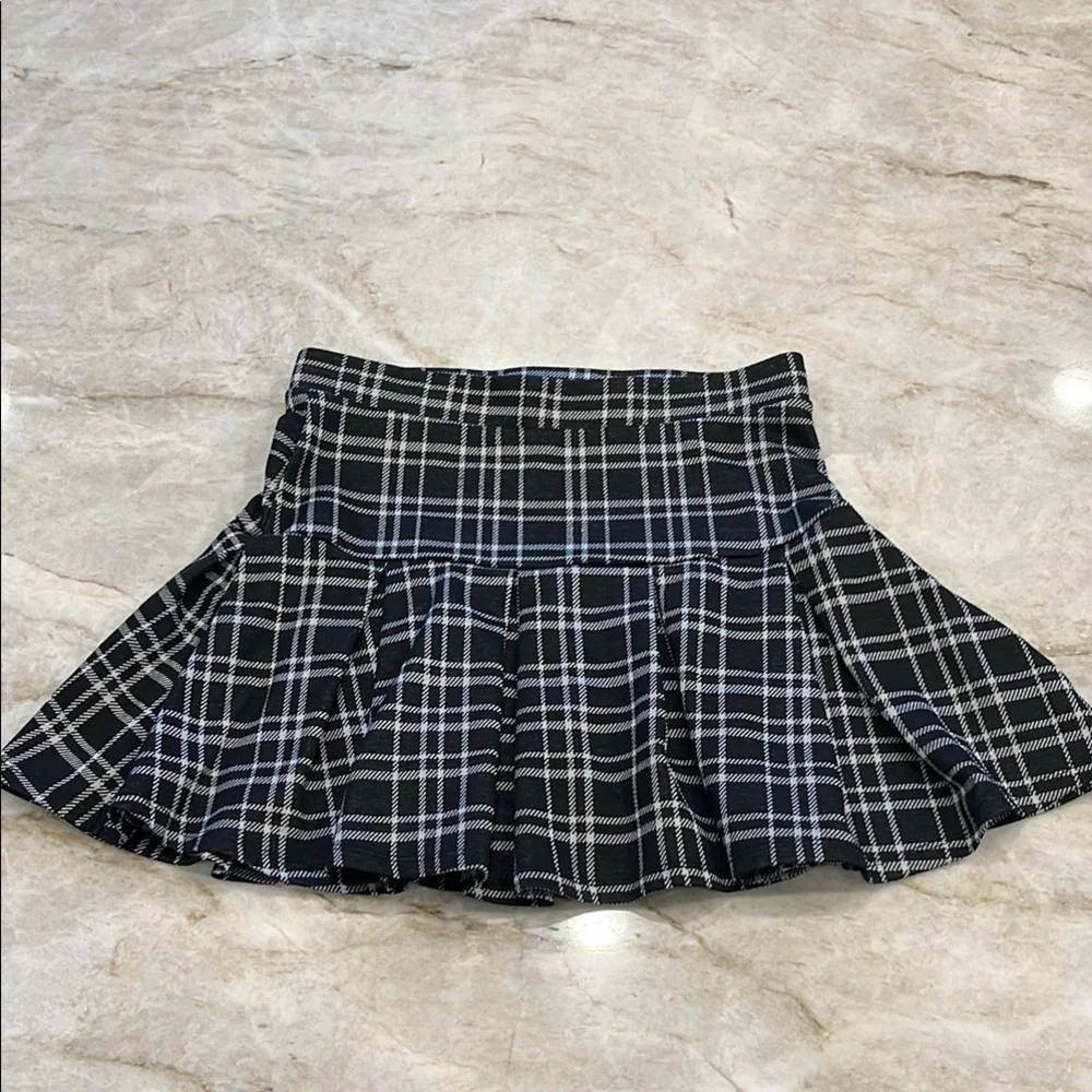 HESPERUS | Schoolgirl Pleated Tartan Mini‎ Skirt | Black & White Plaid | Small